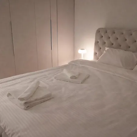 Waterfront-bw Hena Belgrad