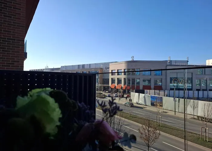 Waterfront-bw Hena *