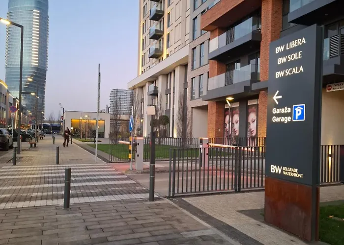 Waterfront-bw Hena Belgrad